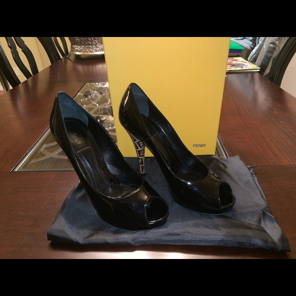 Fendi Spuntata Vernice Nero Heel